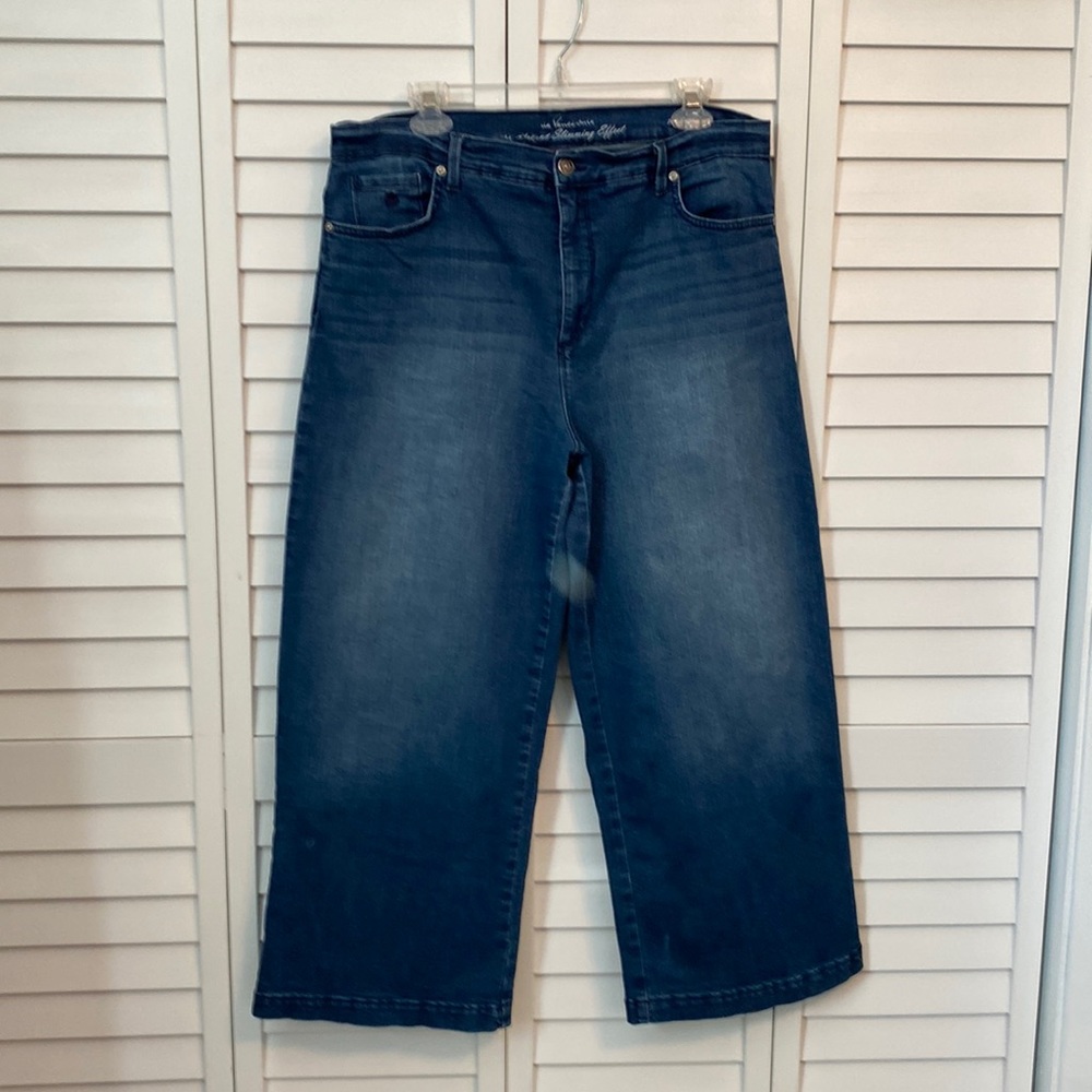 Gloria Vanderbilt size 14 wide leg stretch cropped jean.